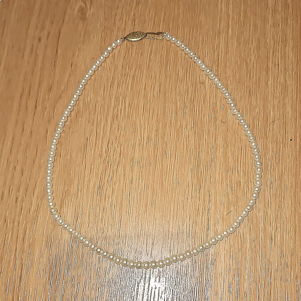 Vintage choker faux pearl